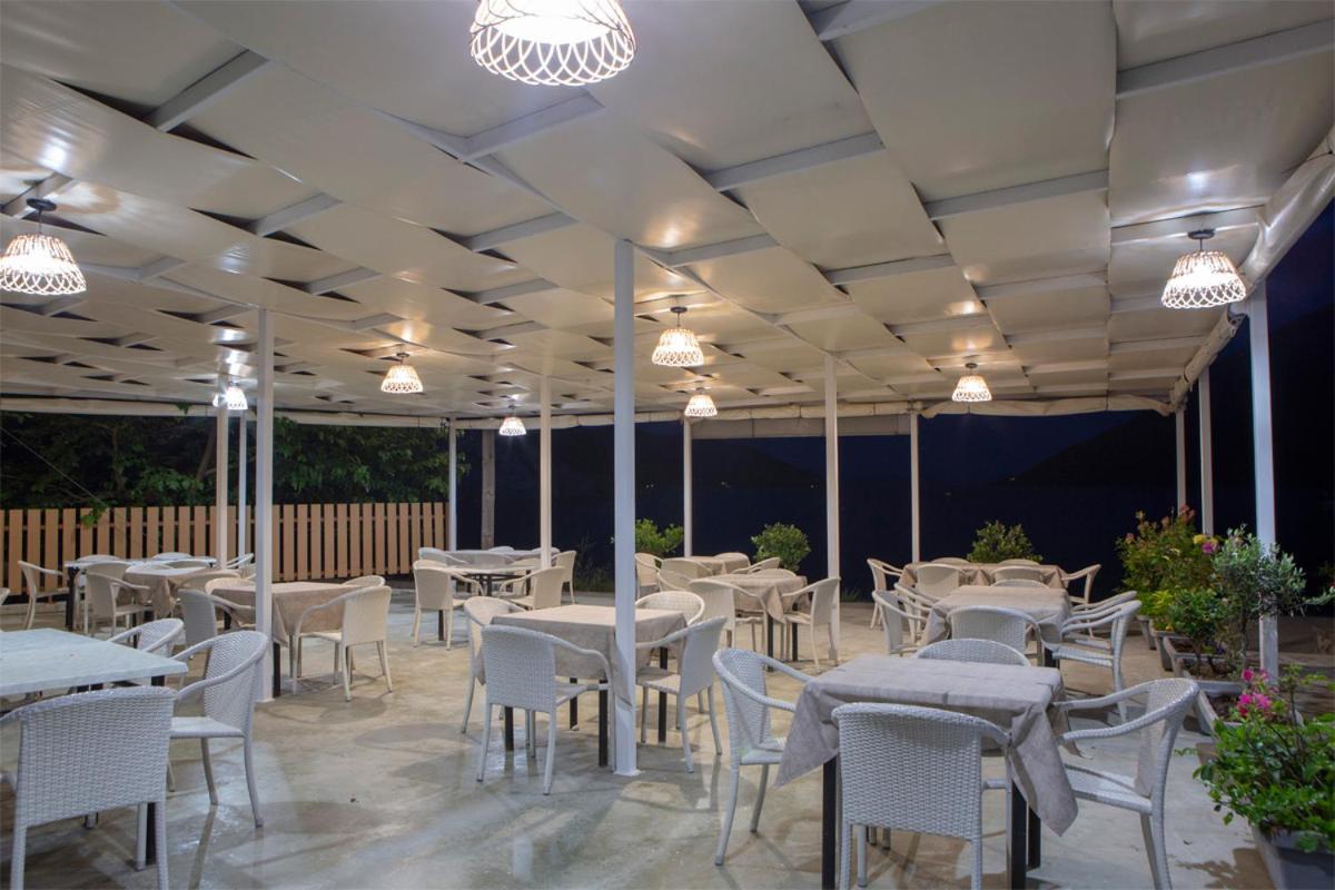 Menes Hotel Yénion Extérieur photo